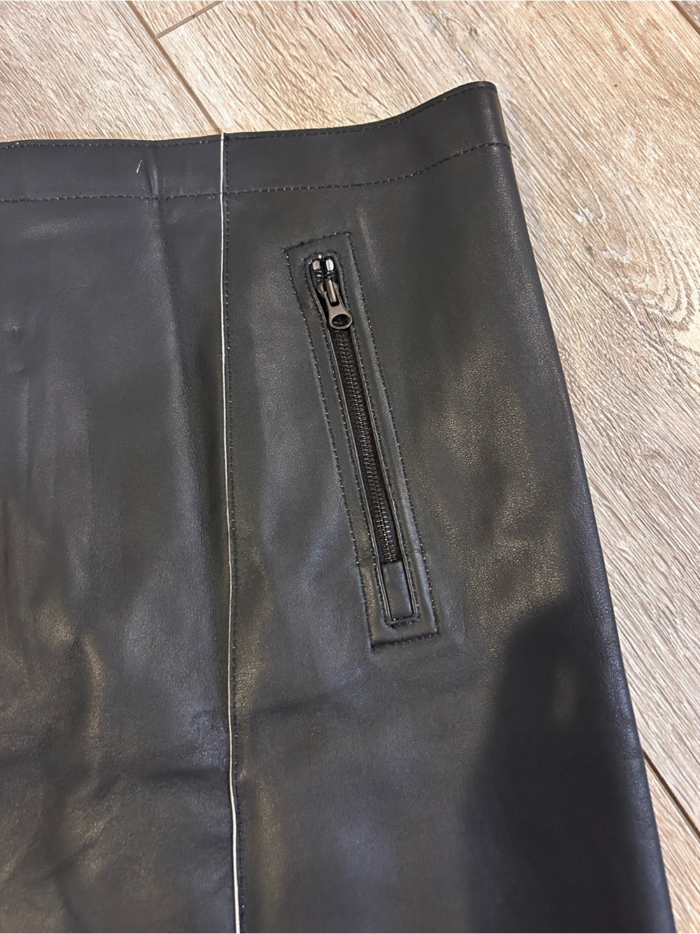 Vince Bitone Leather Miniskirt in black with contrast white trim detailing - Picture 3 of 7